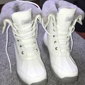 white ugg adirondack boots 2 womens size 9